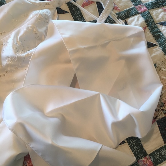 Beautiful Bridal Gown & Shawl - white - Picture 9 of 10